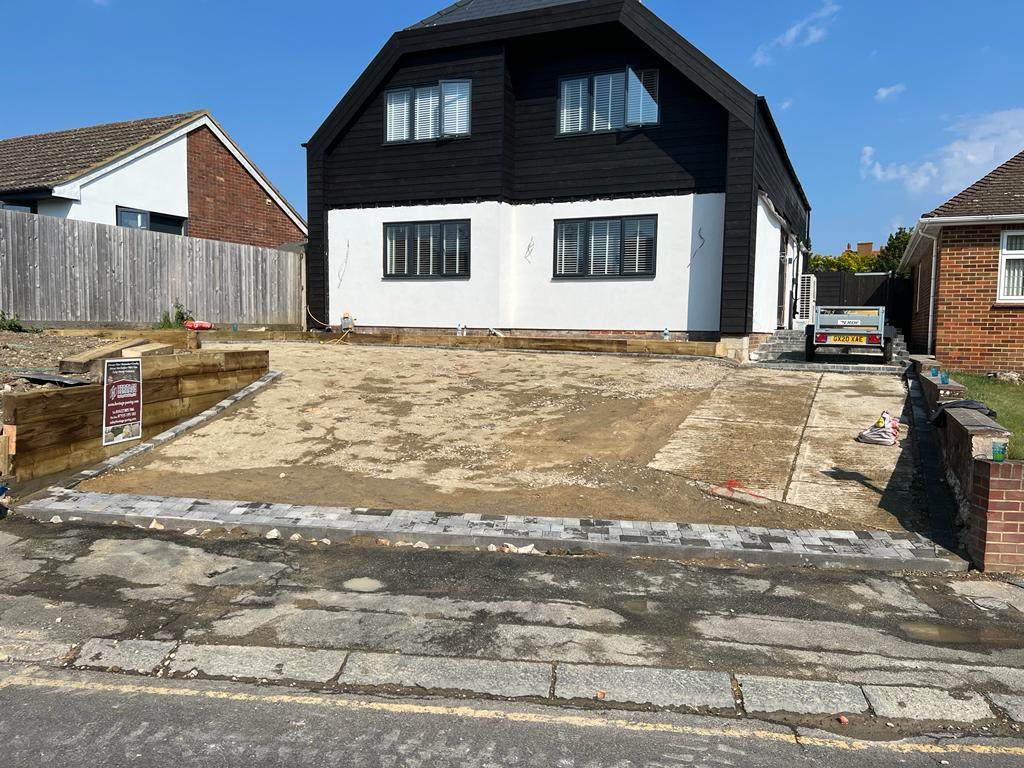 detached-house-tarmac-driveway-01